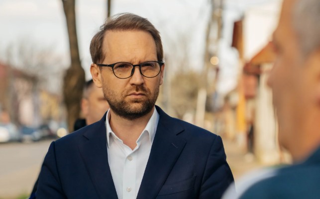 Decizia CCR, un cadou pentru Nicușor Dan? Fritz (USR): „Declarațiile de avere s-au transformat în simple petarde în bătălia anti-corupție” 1 decizia ccr cu dedicatie pentru nicusor dan fritz usr declaratiile de avere prea au devenit un pistol cu apa in lupta anti coruptie 683896b87b03a