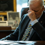 Afaceri uitate: Joe Biden nu l-a recunoscut pe celebrul George Clooney la un eveniment caritabil! 3 dezvaluiri despre declinul lui joe biden fostul presedinte nu l a recunoscut pe celebrul george clooney la o strangere de fonduri 6823a7191402d