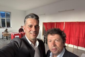 distractie si responsabilitate civica in vama veche duble alegeri in comunitate se voteaza si primarul la limanu georgescu a bifat democratia la rasarit cu nisip in buzunare parul valvo 6817206bc24d4