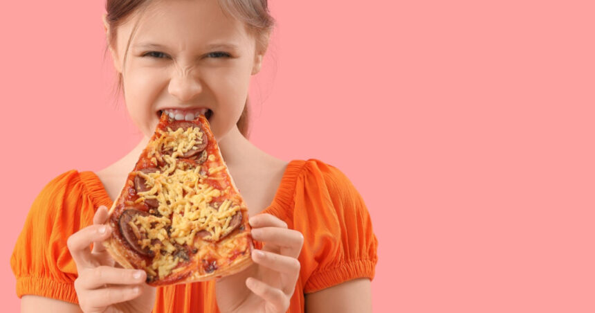 Cinci minute de publicitate la fast food cresc pofta de mâncare a copiilor! 1 doar cinci minute de reclama la junk food determina copiii sa manance mai mult 6820d26b5161b
