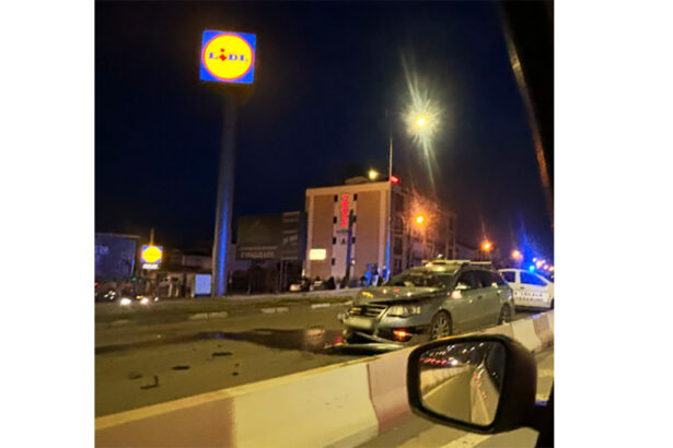 doua masini s au ciocnit in zona lidl din mamaia nord unul dintre soferi a fost ranit 68239548d14d9