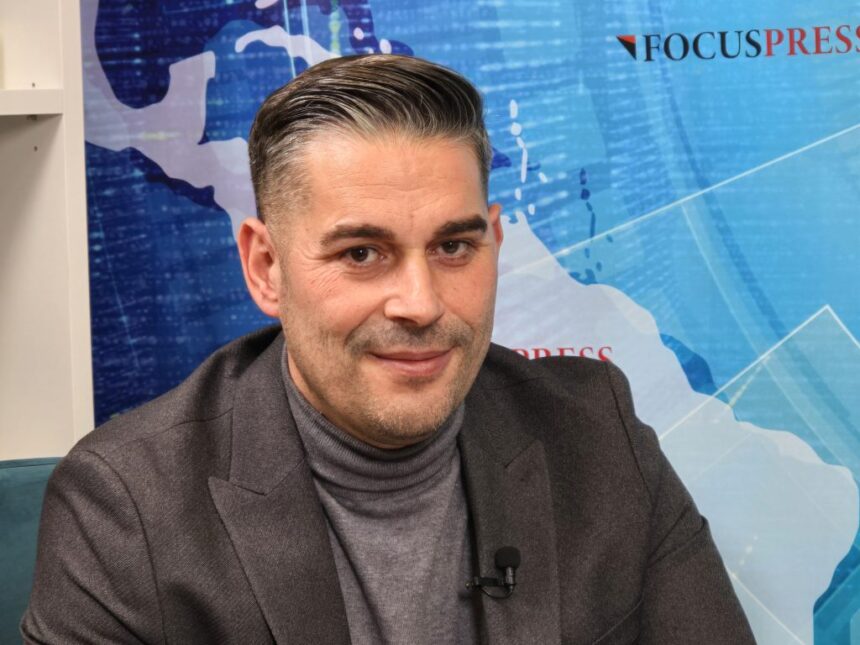 Mihai Feodorof își afirmă oficial mandatul de primar în comuna Limanu prin depunerea jurământului în fața unui judecător. 1 dupa validarea mandatului pentru functia de primar al comunei limanu mihai feodorof a depus juramantul in fata unui judecator 6838f57532b81