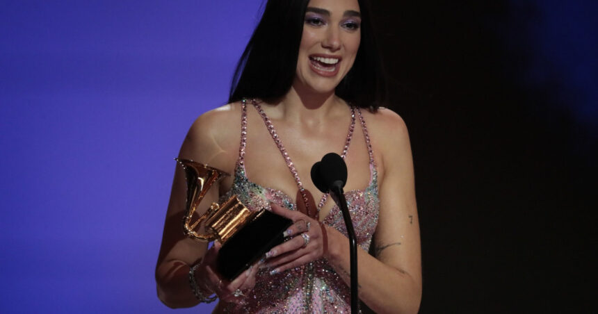 Elton John și Dua Lipa solicită salvarea artei de influența inteligenței artificiale: Apel adresat premierului britanic 1 elton john si dua lipa cer protectie in fata inteligentei artificiale scrisoare catre premierul britanic 6823950541139
