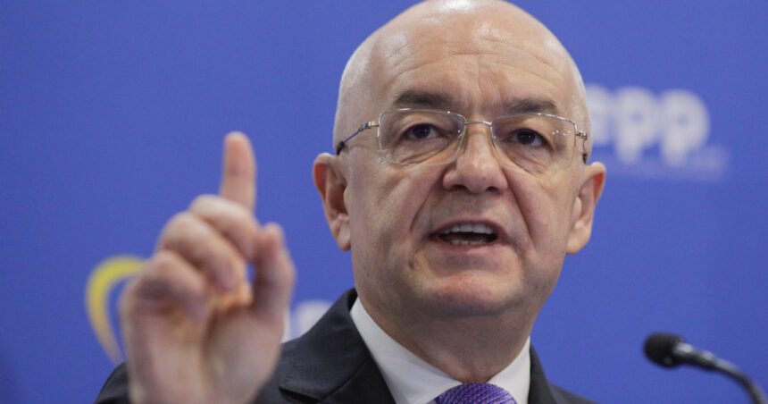 Emil Boc: „PNL își oferă sprijinul total pentru Nicușor Dan, fără cale de întoarcere. Nu avem obiecții la adresa lui Crin Antonescu.” 1 emil boc pnl il sustine in unanimitate pe nicusor dan nu e loc de intoarcere nu avem nimic sa i reprosam lui crin antonescu 6824b64bcdaf9