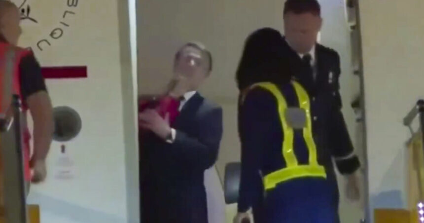 Emmanuel Macron clarifică: „Între mine și Brigitte nu a fost nimic serios, doar o glumă!” 1 emmanuel macron dezminte orice scena domestica intre el si sotia sa brigitte pur si simplu am glumit 68346c16b580e