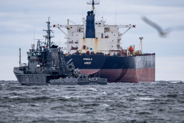 estonia a incercat sa retina un petrolier din flota fantoma a rusiei nava a refuzat cooperarea si si a continuat calatoria 68259712aa5ea