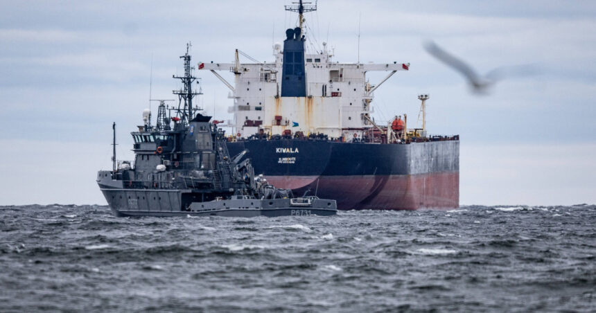 Estonia a încercat să oprească un petrolier din flota fantomă a Rusiei, dar nava a ignorat solicitările și a continuat drumul! 1 estonia a incercat sa retina un petrolier din flota fantoma a rusiei nava a refuzat cooperarea si si a continuat calatoria 68259712aa5ea