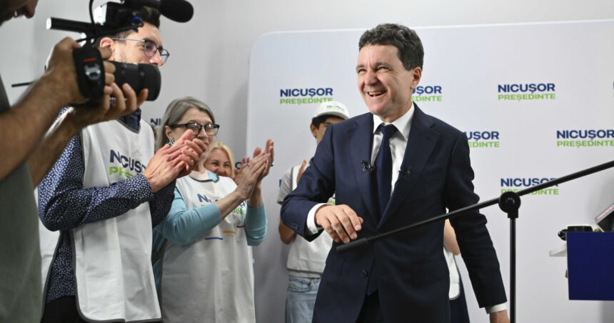 Strategia lui Nicușor Dan pentru a răsturna rezultatul votului în fața lui George Simion: Traian Băsescu evocă anul 2000! 1 exclusiv cum poate recupera nicusor dan diferenta de voturi fata de george simion traian basescu va amintiti de anul 2000 6818d605b731e