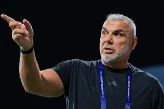 exclusiv gestul nemaiintalnit al lui olaroiu suma cu care a premiat fiecare fotbalist la plecarea de la sharjah 682f29c22b997