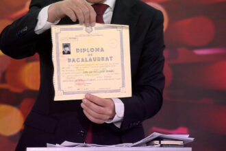 exclusiv nicusor dan si a prezentat diploma de bacalaureat dupa aparitia unui fals pe retelele sociale circula un fake news grosolan 682247a637a73