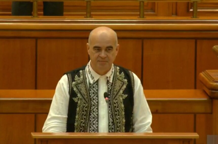 Făget (S.O.S. România) susține că e esențial să ne adaptăm la inovații: Propunere legislativă pentru integrarea inteligenței artificiale în procesul electoral, dar „fără atacuri la adresa competitorilor” – DETALII 1 faget s o s romania convins ca trebuie sa tinem pasul cu tehnologia la prezidentiale proiect in parlament pentru permiterea inteligentei artificiale la alegeri dar fa 683470f884db8