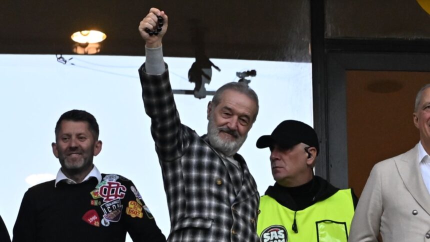 Un moment istoric: Gigi Becali propune cinci fotbaliști pentru Dennis Politic! Ianis Stoica se alătură negocierilor! 1 fara precedent gigi becali ofera 5 jucatori pentru dennis politic ianis stoica implicat si el in tranzactie 68336ed37ee34