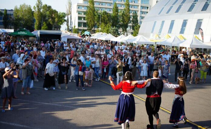Sărbătoarea Deliciilor și Obiceiurilor Pescărești se desfășoară între 30 mai și 1 iunie la Pavilionul Expozițional, cu participarea unor artiști renumiți, într-un eveniment gazduit de CJC și Centrul Cultural Județean Teodor T. Burada. 1 festivalul traditiilor si gastronomiei pescaresti are loc intre 30 mai si 1 iunie la pavilionul expozitional artisti de marca vor fi prezenti la eenimentul organizat de cjc si centrul cultural judet 6826308c4bda3