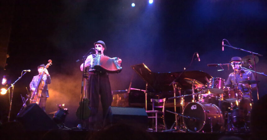 The Tiger Lillies: Un mesaj provocator despre alegerile prezidențiale din România și aspirațiile imperialiste ale lui Putin 1 formatia britanica the tiger lillies mesaj dur despre alegerile prezidentiale din romania si ambitiile imperialistului putin 6824a155cee4a