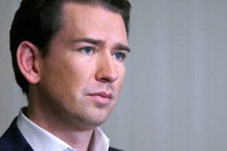 fostul cancelar conservator austriac sebastian kurz a fost achitat de acuzatii de marturie falsa in ce dosar a fost implicat 683476f22c27d
