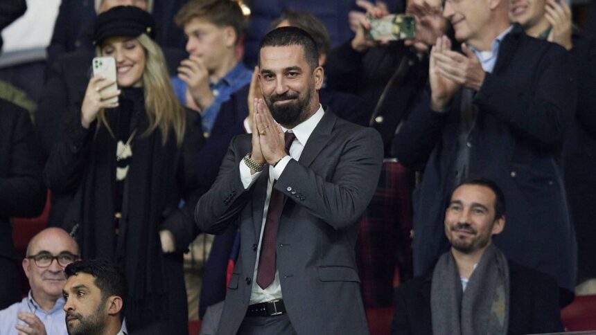 Fost star al Barcelonei, acum antrenor și în spatele gratiilor, își pune semnătura pe un contract cu Șahtior Donețk 1 fostul jucator al barcelonei actual antrenor si condamnat la inchisoare semneaza cu sahtior donetk 6832f90dd33d8