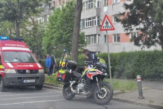 foto accident pe bulevardul tomis din constanta aproape de biserica de la macul rosu intervin echipajele smurd 68273bcbd674b