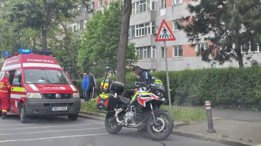 Coliziune pe bulevardul Tomis din Constanța, în apropierea bisericii de la Macul Roșu. Echipajele SMURD sunt pe teren! 1 foto accident pe bulevardul tomis din constanta aproape de biserica de la macul rosu intervin echipajele smurd 68273bcbd674b