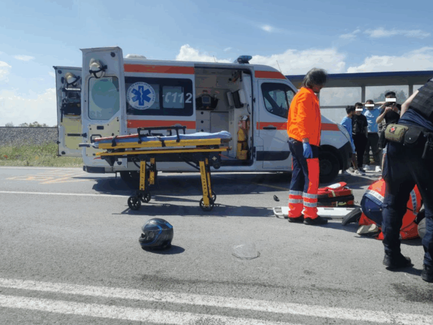 Coliziune dramatică în zona Midia: Impact între un autoturism și o motocicletă 1 foto accident rutier grav in zona midia un autoturism si o motocicleta s au ciocnit 682f102bbaacc