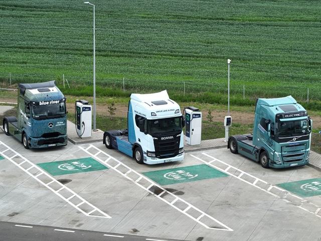România își dezvăluie prima stație de încărcare ultra-rapidă pentru vehicule electrice: Depășește performanțele din Germania! 1 foto anunt romania are primul hub de mare putere pentru incarcarea masinilor electrice mai performant ca in germania 681c7328c44be
