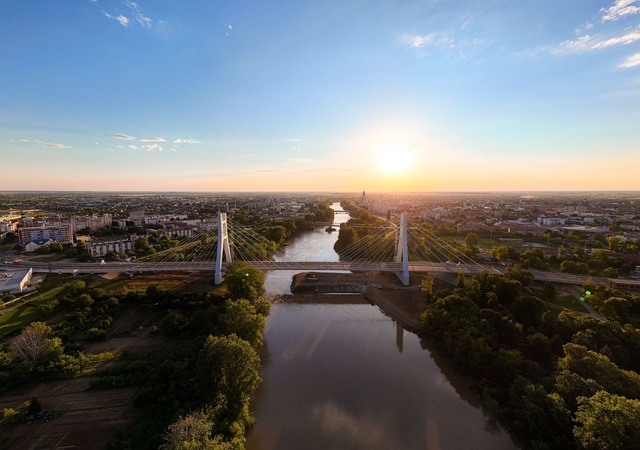 Inaugurarea impresionantului pod hobanat de la Satu Mare, o bijuterie peste râul Someș 1 foto cel mai mare pod hobanat din romania inaugurat la satu mare peste raul somes 6839709716eff