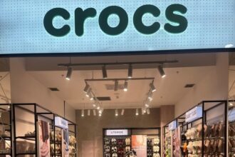foto crocs unul dintre cele mai populare branduri de incaltaminte din lume se extinde in iasi si cluj napoca 681b33611f7c3