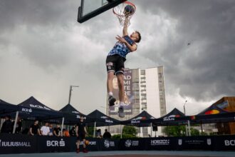 foto examene la baschet 33 liceenii din iasi s au duelat la bcr sport arena streetball in parcare la iulius mall 68345fa0d5165