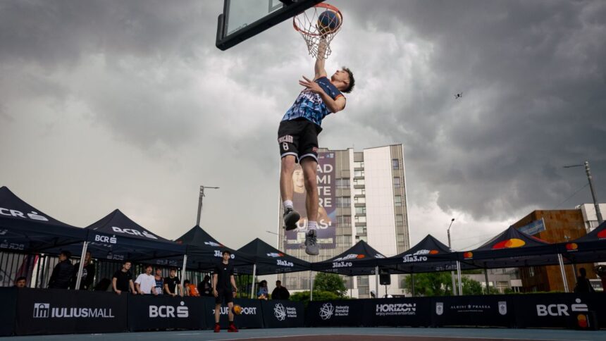 Bătălia baschetbalistică 3x3: Tinerii din Iași s-au întrecut la BCR Sport Arena Streetball, în parcarea Iulius Mall! 1 foto examene la baschet 33 liceenii din iasi s au duelat la bcr sport arena streetball in parcare la iulius mall 68345fa0d5165