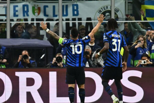 foto gestul facut de fanii lui inter dupa ce italienii au inscris impotriva barcelonei in returul semifinalei ucl 681a6f03ab0b1