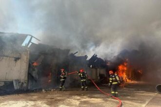 foto incendiu puternic in voluntari 6816f5df66feb