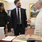 Întâlnirea istorică dintre Papa Leon al XIV-lea și vicepreședintele american JD Vance: temele de discuție ale celor doi lideri 2 foto papa leon al xiv lea l a primit in audienta pe vicepresedintele american jd vance despre ce au discutat cei doi 682b1c2be2d6b
