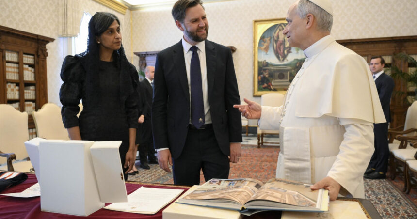 Întâlnirea istorică dintre Papa Leon al XIV-lea și vicepreședintele american JD Vance: temele de discuție ale celor doi lideri 1 foto papa leon al xiv lea l a primit in audienta pe vicepresedintele american jd vance despre ce au discutat cei doi 682b1c2be2d6b