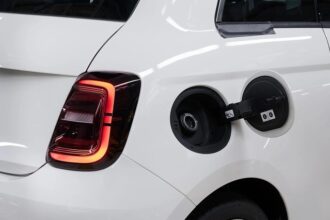 foto premiera fiat incepe productia primului automobil electric transformat in hibrid 682415c7c4721