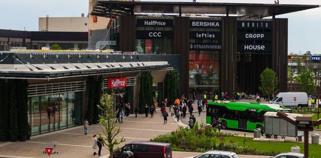 Iulius Mall Suceava își deschide porțile extinse: O investiție impresionantă de 40 de milioane de euro! 1 foto procesul de extindere a iulius mall suceava finalizat investitie 40 de milioane de euro 6825ded08f8fe
