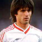 În mintea lui Marius Lăcătuș: Amintiri din penalty-ul din 7 mai 1986 și evenimentele de astăzi de pe stadionul din Ghencea 2 foto si video ce avea in cap marius lacatus la penalty ul din 7 mai 1986 ce s a intamplat azi pe stadionul din ghencea 681b4935b7c73