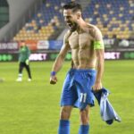 Bătălia pe teren: CSC Dumbrăvița versus Chindia Târgoviște - Un meci crucial pentru salvarea în Liga 2, marcat de un fost campion al României! 2 foto si video csc dumbravita chindia targoviste barajul pentru mentinerea in liga 2 s a incheiat un fost campion al romaniei decisiv 682862fd00aa5