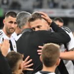 Punct final în cariera fotbalistului român: Sabău își exprimă aprecierea! 2 foto si video fotbalistul roman care a pus punct carierei sabau vreau sa l felicit 68321f3f2f8fe