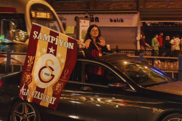 foto si video gheorghe hagi sampiyon cu regele in tribune galatasaray a castigat titlul de campioana in turcia 682ac65b0efce