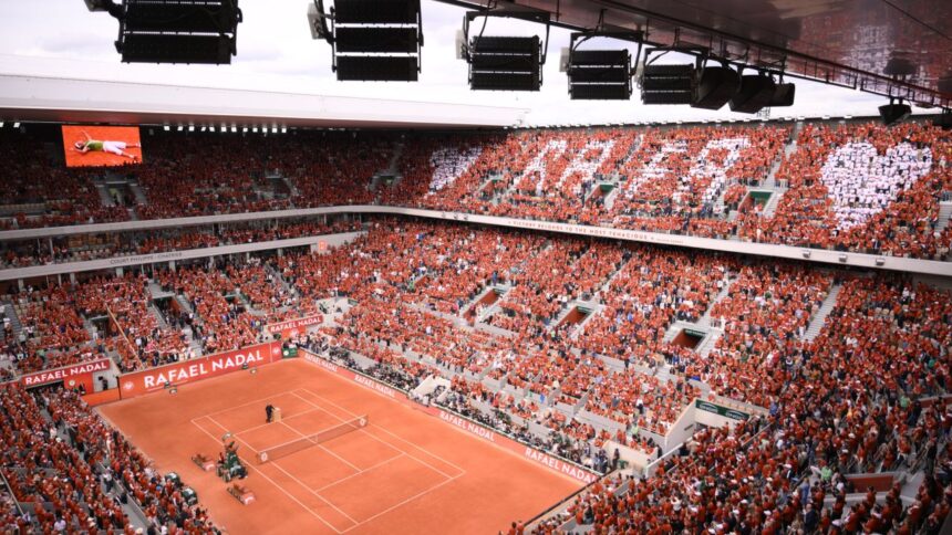 Imagini care au făcut valuri pe internet: Rafael Nadal Jr. debutează pe teren la Roland Garros! 1 foto si video imaginile care au topit internetul rafael nadal jr pentru prima oara pe teren la roland garros 68354b29b0038