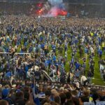 Sărbătoare și haos la Hamburg după urcarea în Bundesliga! 25 de suporteri au fost transportați la spital 2 foto si video nebunie la hamburg dupa promovarea in bundesliga 25 de fani au ajuns la spital 68239b2ae520c