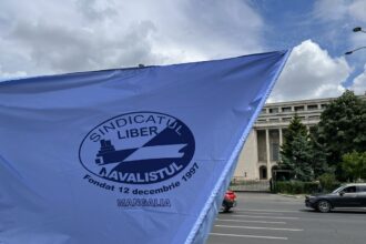 foto sindicalistii de la damen mangalia protesteaza in bucuresti 200 de oameni isi cer dreptul la munca 681deac11143a