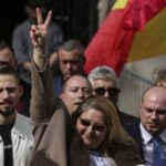Șoșoacă a adăugat cu stil pe buletinul de vot numele lui Vlad Țepeș, alături de Vadim, Ceaușescu, Avram Iancu și Tudor Vladimirescu 3 foto sosoaca a scris cu pixul pe buletinul de vot numele lui vlad tepes cel mai tare vadim ceausescu avram iancu tudor vladimirescu 681736c8daffc