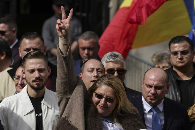 Șoșoacă a adăugat cu stil pe buletinul de vot numele lui Vlad Țepeș, alături de Vadim, Ceaușescu, Avram Iancu și Tudor Vladimirescu 1 foto sosoaca a scris cu pixul pe buletinul de vot numele lui vlad tepes cel mai tare vadim ceausescu avram iancu tudor vladimirescu 681736c8daffc