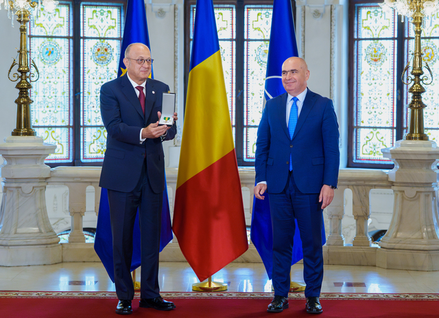 Șucu, însoțit de Concordia, la întâlnirea cu Ilie Bolojan: Onorat cu distincția de Cavaler, dar cu un mesaj de atenționare! 1 foto sucu s a dus cu concordia la ilie bolojan a primit ordinul in grad de cavaler dar a lansat si un avertisment 6824a977b0605