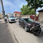 Coliziune spectaculoasă pe strada Nicolae Iorga: Un Ford intră în coliziune cu un microbuz CT Bus! 2 foto video accident pe strada nicolae iorga un ford ar fi lovit un microbuz ct bus 683041ae4a884