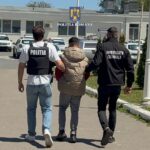 Tânăr de 17 ani reținut pentru furt grav, prejudiciul se ridică la aproape 5.000 de euro! Descoperă detalii despre incident! 3 foto video adolescent de 17 ani incatusat pentru furt calificat cu un prejudiciu de aproape 5 000 de euro vezi aici ce ar fi furat 6825eac881c24