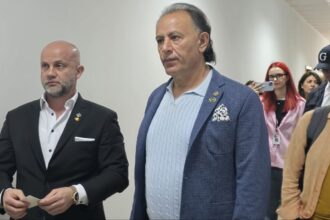 foto video deputatii aur mohammad murad si hristu cosmin au votat astazi la constanta pentru cei sase milioane de oameni care au plecat din tara 681723ccd38ea