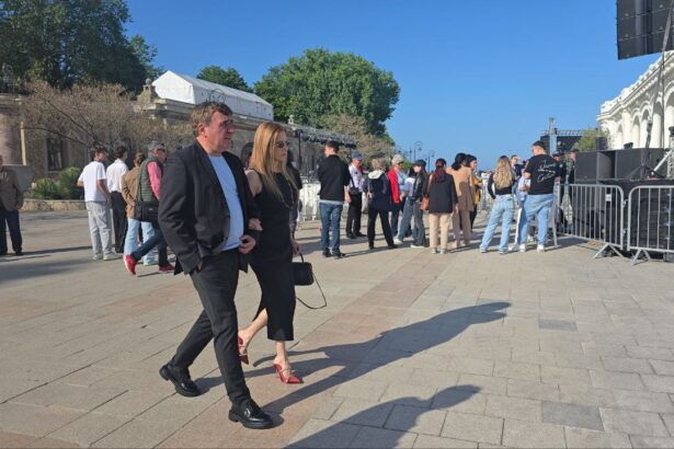 foto video gheorghe hagi si a lansat autobiografia vizuala drumul meu la cazinoul din constanta in prezenta familiei si a autoritatilor locale 68308f390fcf1