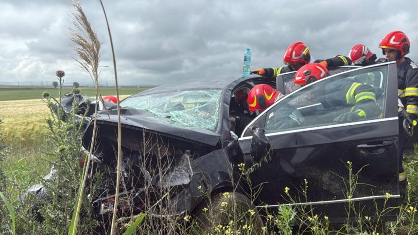 Pompierii în Acțiune: Două Victime în urma unui Accident pe Drumul din Mihail Kogălniceanu, Tulcea 1 foto video pompierii in alerta accident rutier cu doua victime la iesire din mihail kogalniceanu judetul tulcea 683467c16e83a