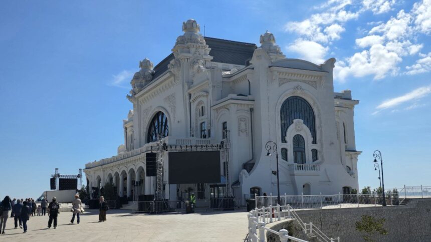 Întâlnirea mult dorită: Cazinoul din Constanța își deschide din nou ușile pentru vizitatori. Momente pline de emoție pe malul mării! 1 foto video ziua mult asteptata cazinoul din constanta isi redeschide portile pentru public emotii intense pe faleza orasului 682d86898a359